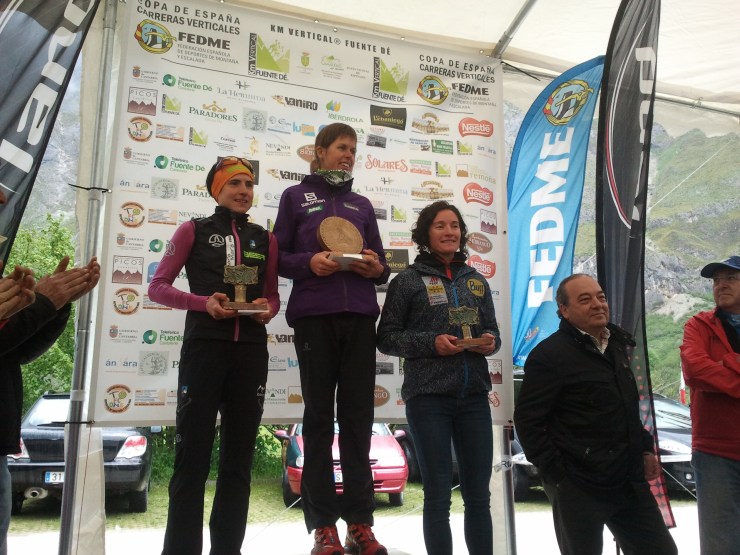 Tres primeras clasificadas  IV Km Vertical® Fuente Dé