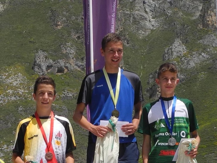 (1) Cadete masculino