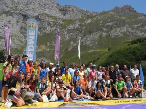 (17) Campeones, patrocinadores y organización Km Vertical® Fuente Dé 2015