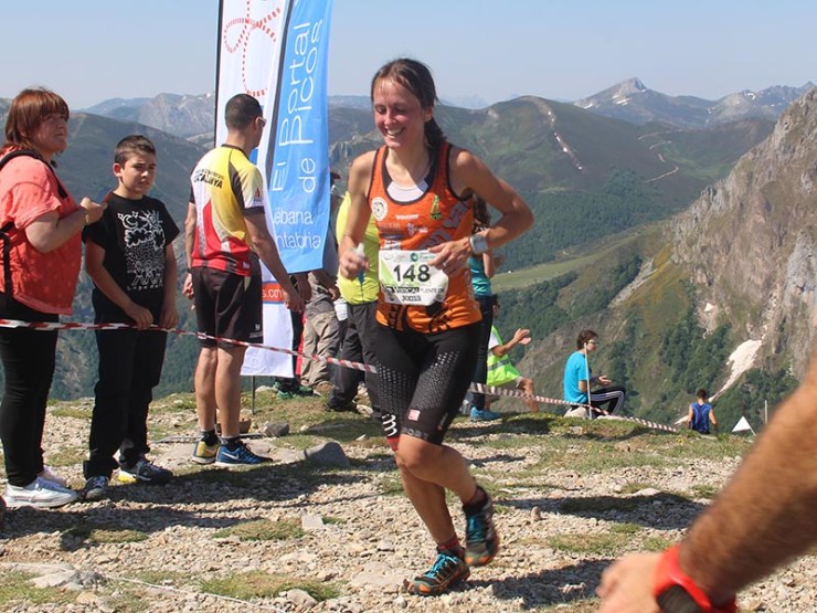 Azara García, la campeona cántabra que dio una lección de orgullo competitivo en Picos de Europa.