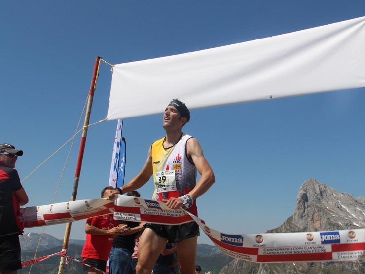 Jessed Hernández entra en meta en el Km Vertical® Fuente Dé 2015