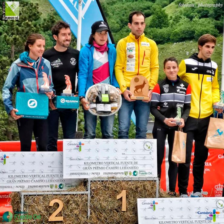 podium femenino y masculino absoluto kmvertical fuente de 2019 foto iosu logos oficiales
