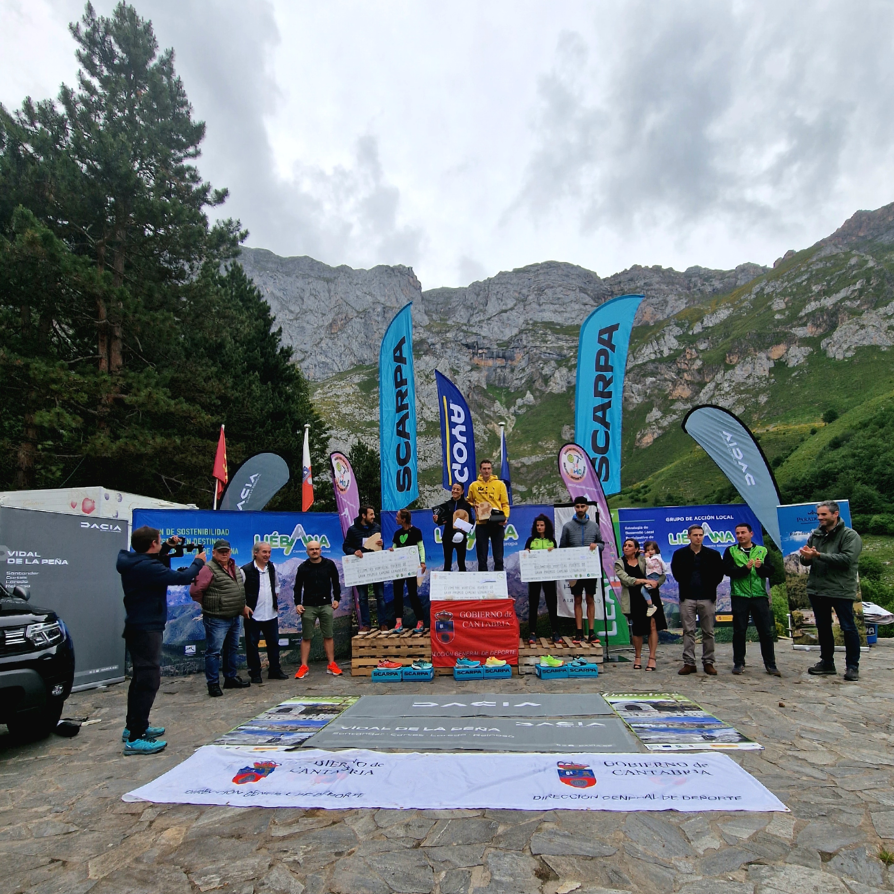 podium de los ganadores del KmVertical Fuente Dé 2023